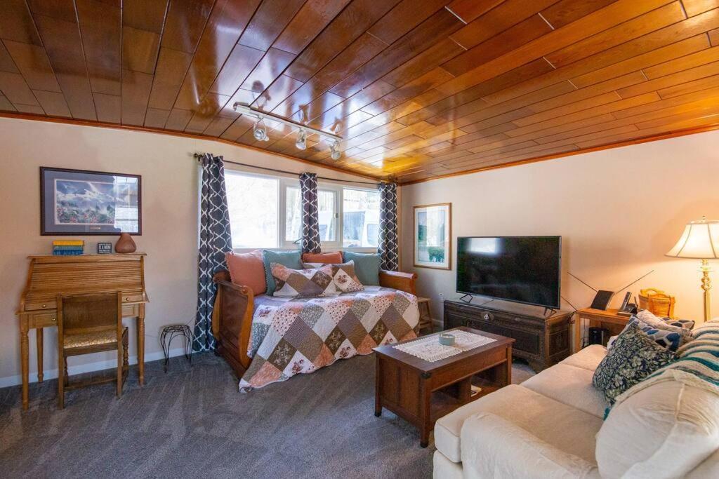 Holiday home The Mint With Garden Anchorage